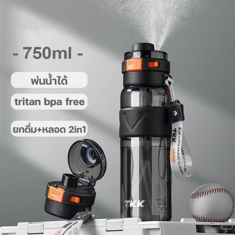 TKK ขวดน้ำเด็ก 750ml พ่นละอองคลายร้อน ดื่มได้ 2 แบบ Tritan BPA Free เหมาะไปโรงเรียน กีฬา กลางแจ้ง